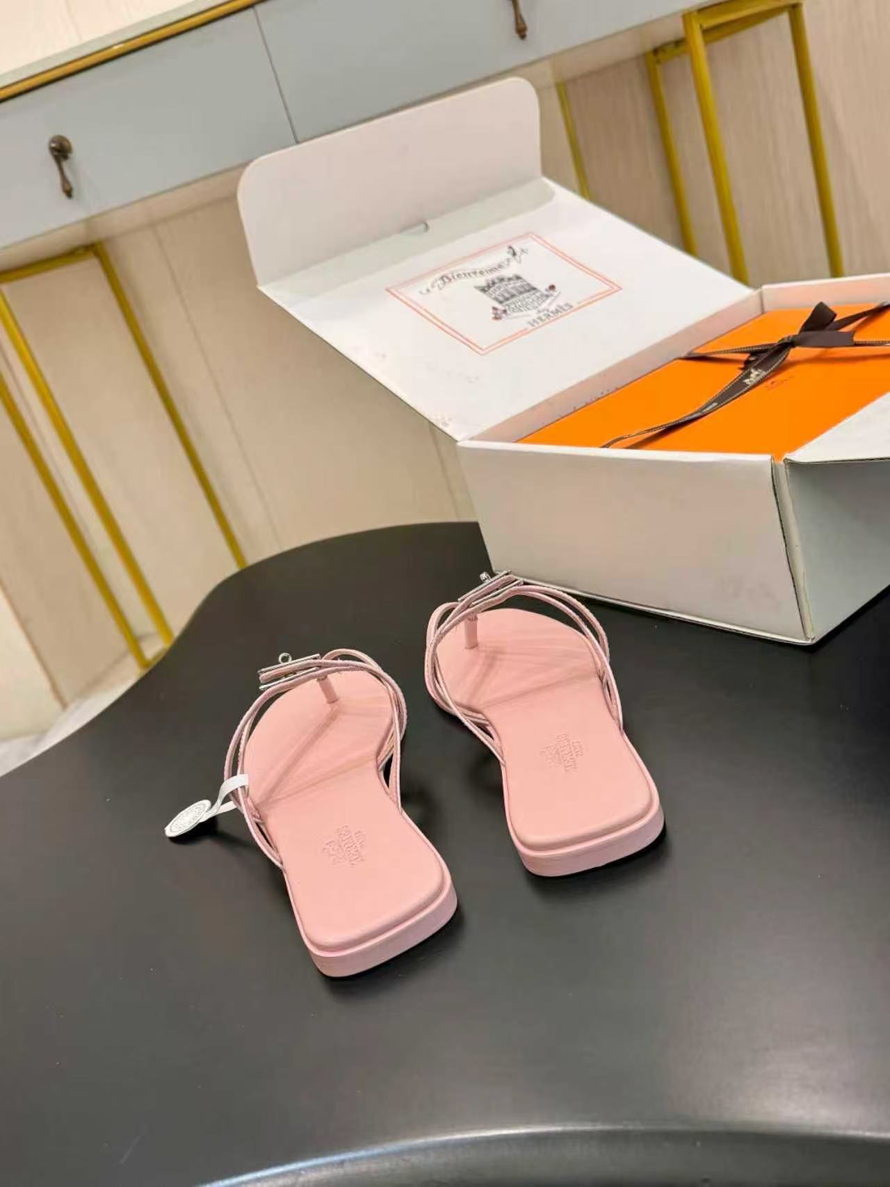 HERME5 高品質ケリーバックル フリップフロップ【50％割引+送料無料】