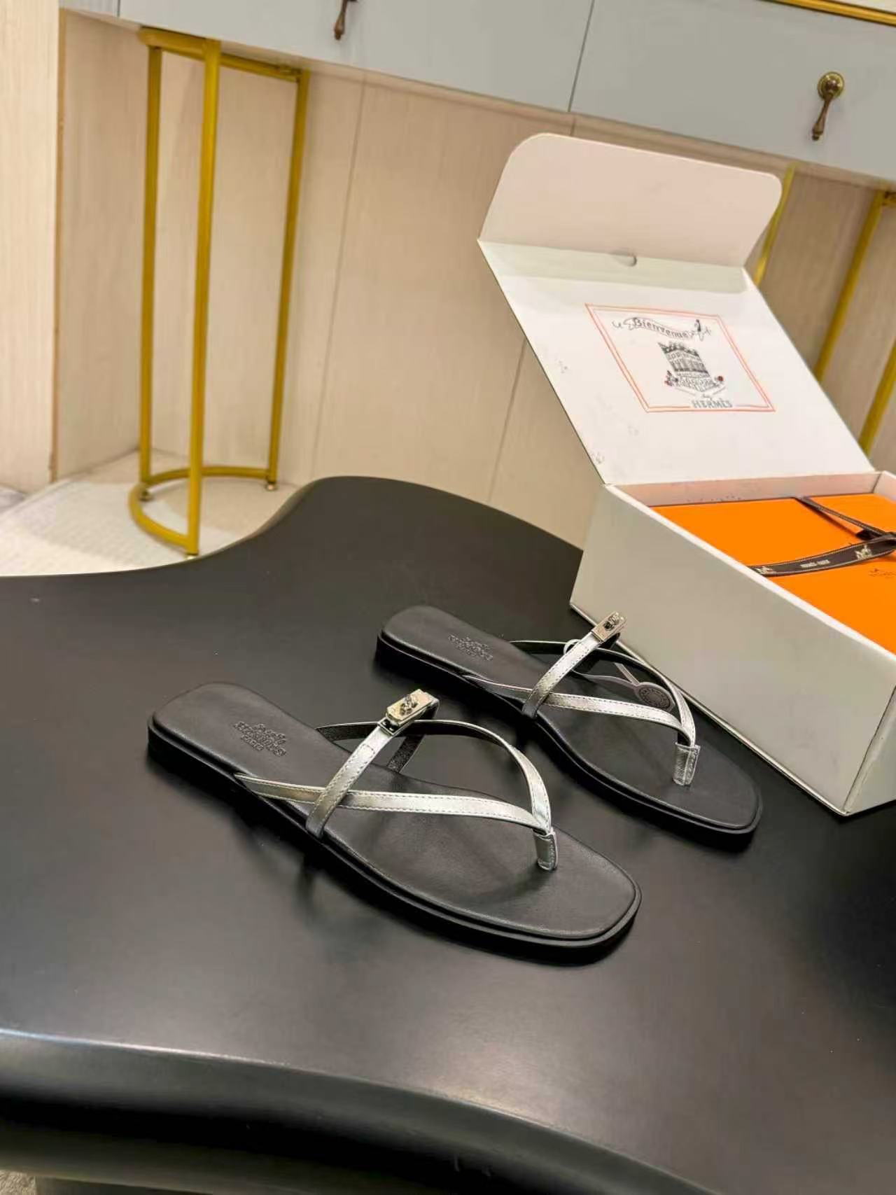 HERME5 高品質ケリーバックル フリップフロップ【50％割引+送料無料】
