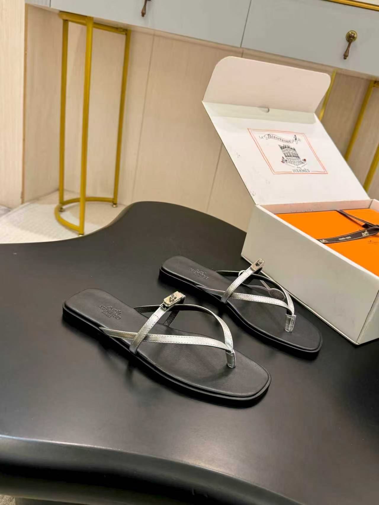 HERME5 高品質ケリーバックル フリップフロップ【50％割引+送料無料】