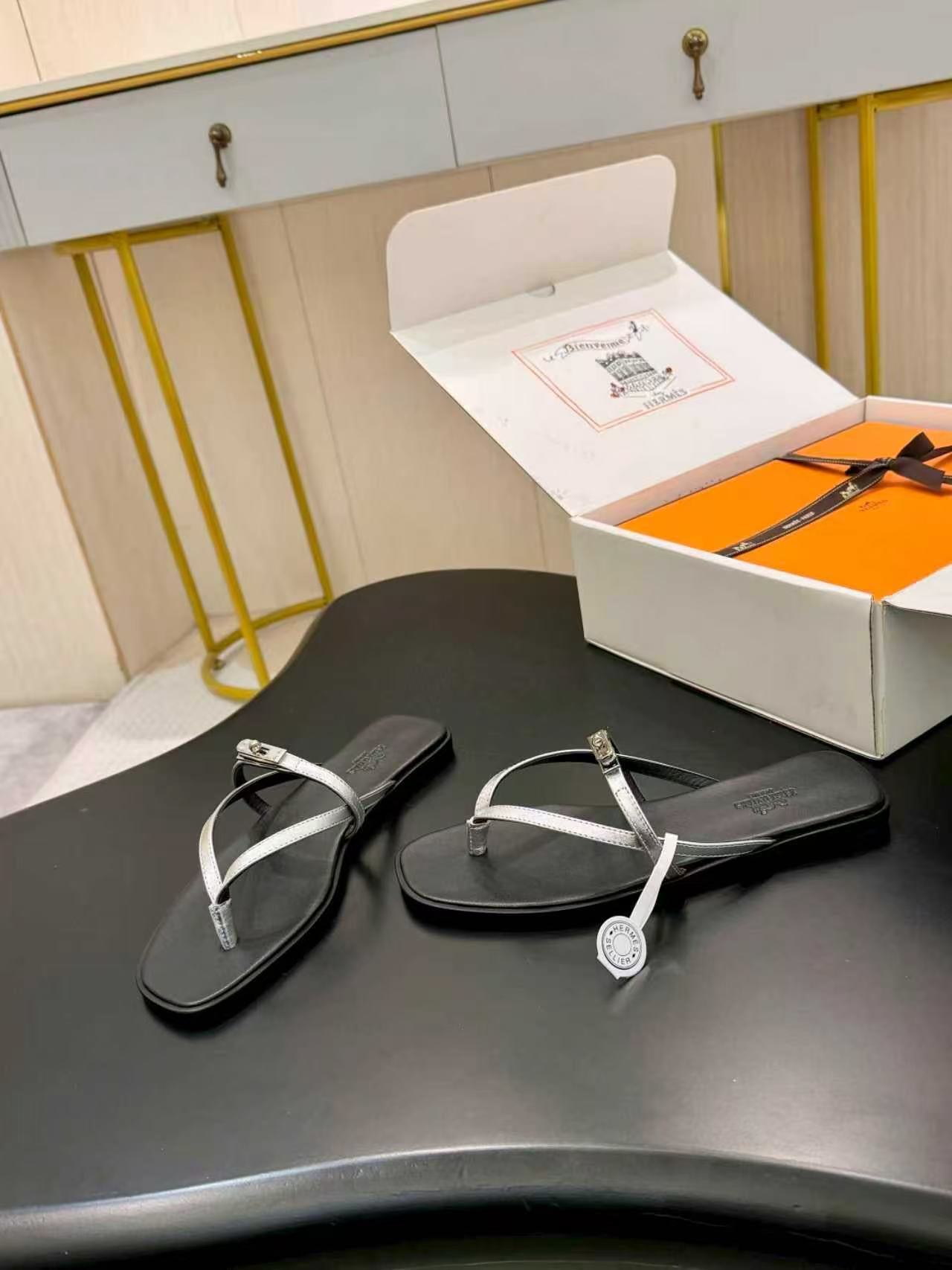 HERME5 高品質ケリーバックル フリップフロップ【50％割引+送料無料】