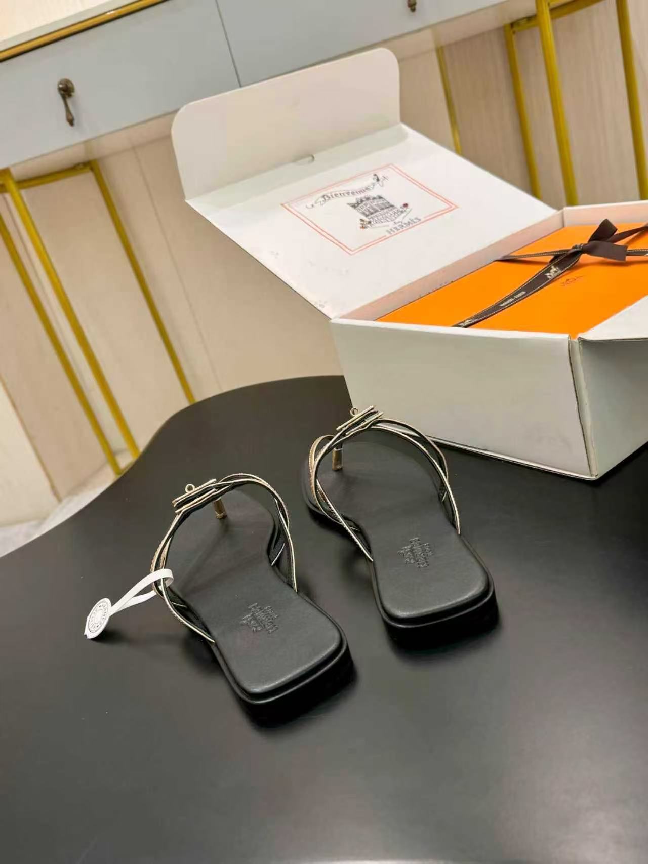 HERME5 高品質ケリーバックル フリップフロップ【50％割引+送料無料】