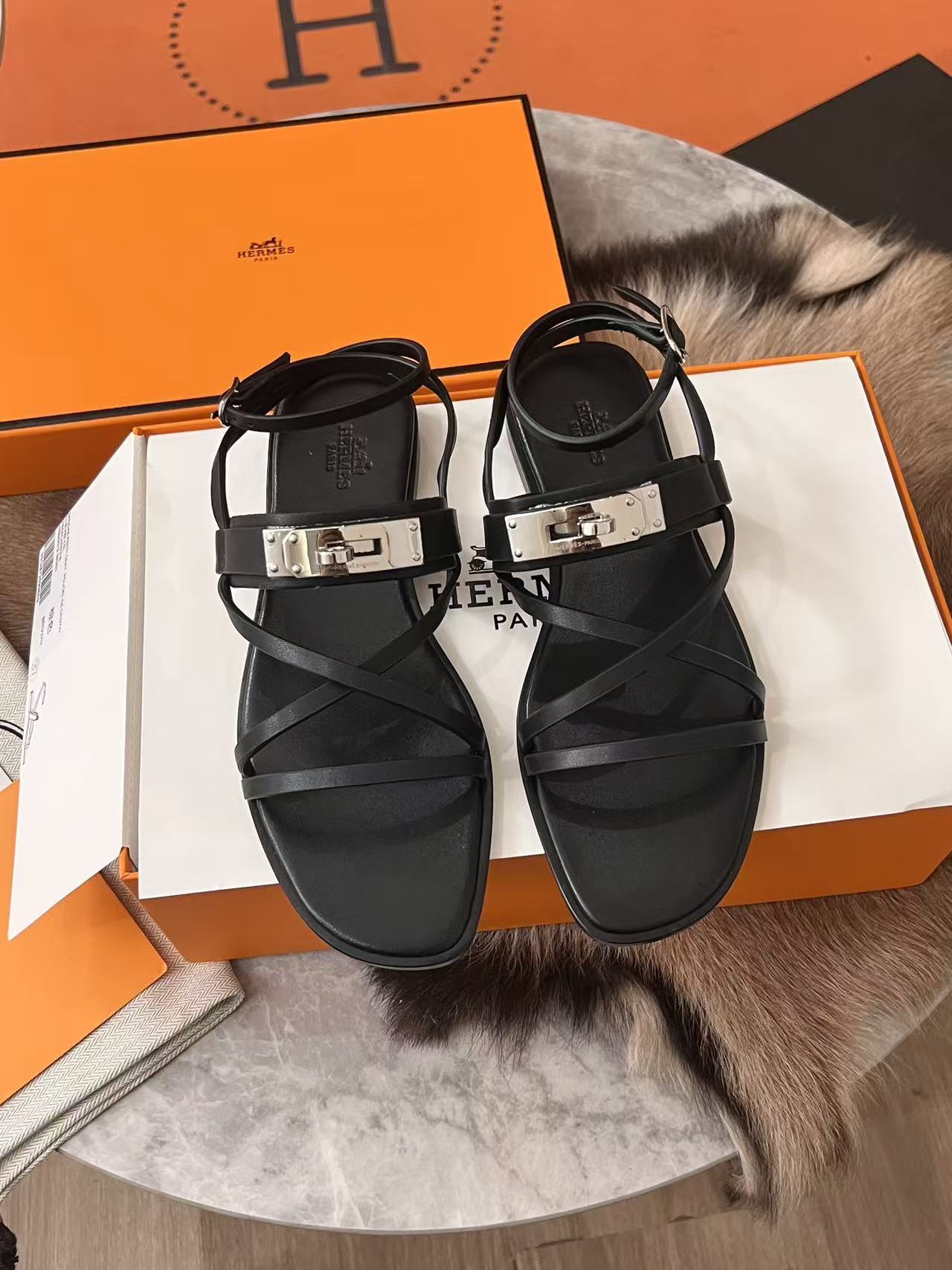 HERME5高品質ケリーバックルレザーフラットサンダル【50％割引+送料無料】