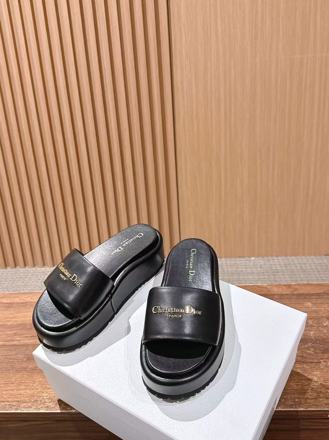DIORの高品質プラットフォームスリッパ【50％割引+送料無料】