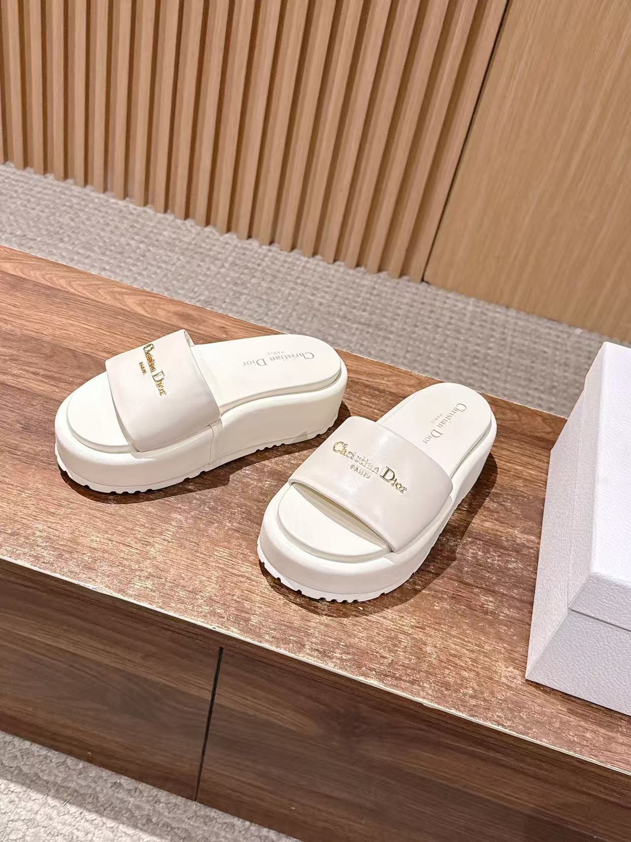 DIORの高品質プラットフォームスリッパ【50％割引+送料無料】