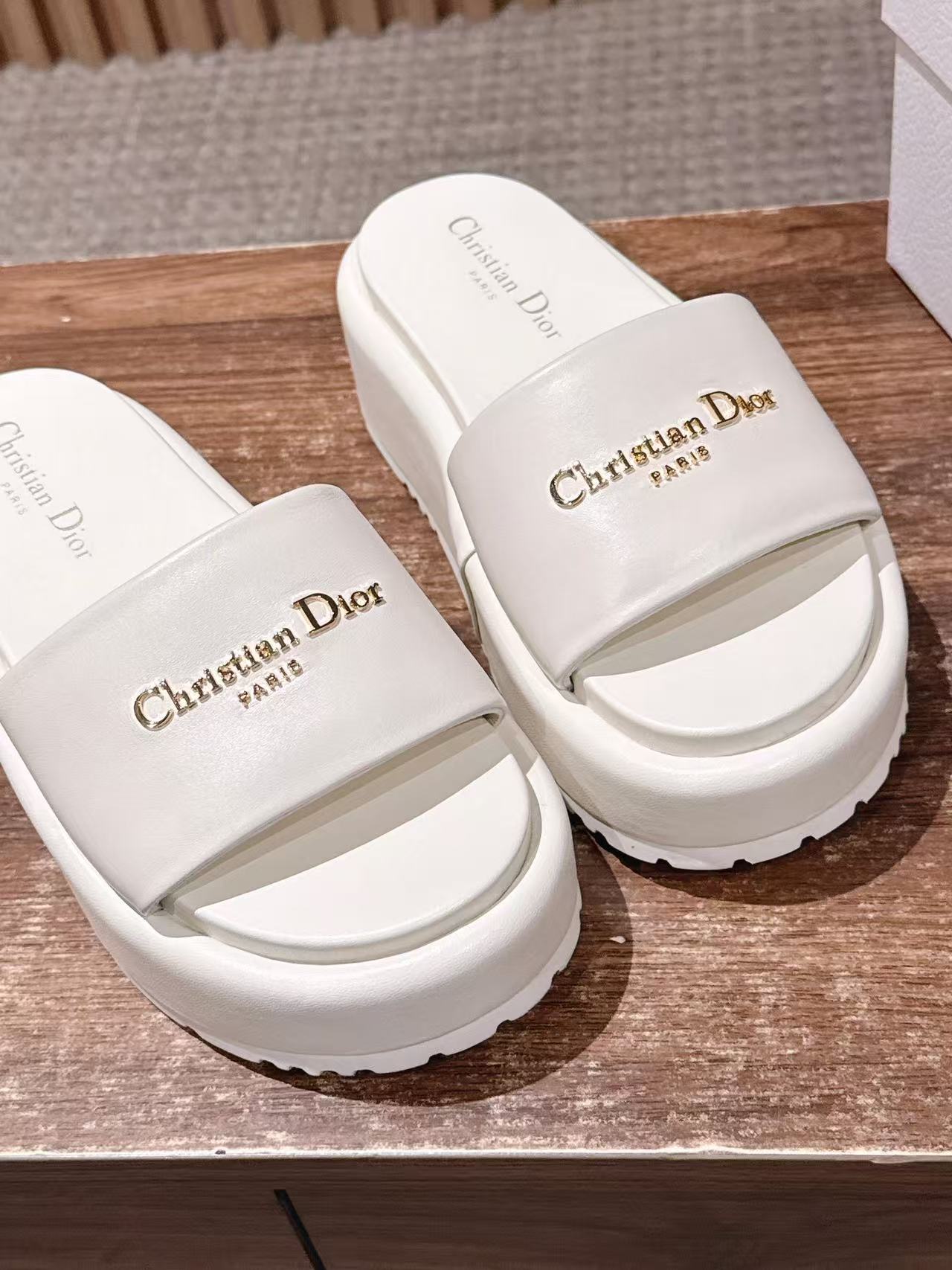 DIORの高品質プラットフォームスリッパ【50％割引+送料無料】