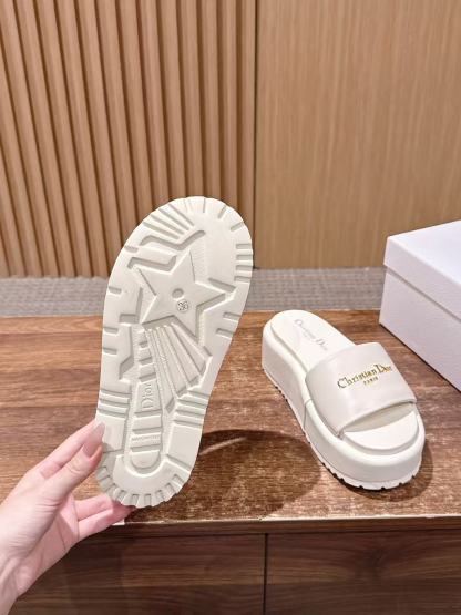 DIORの高品質プラットフォームスリッパ【50％割引+送料無料】