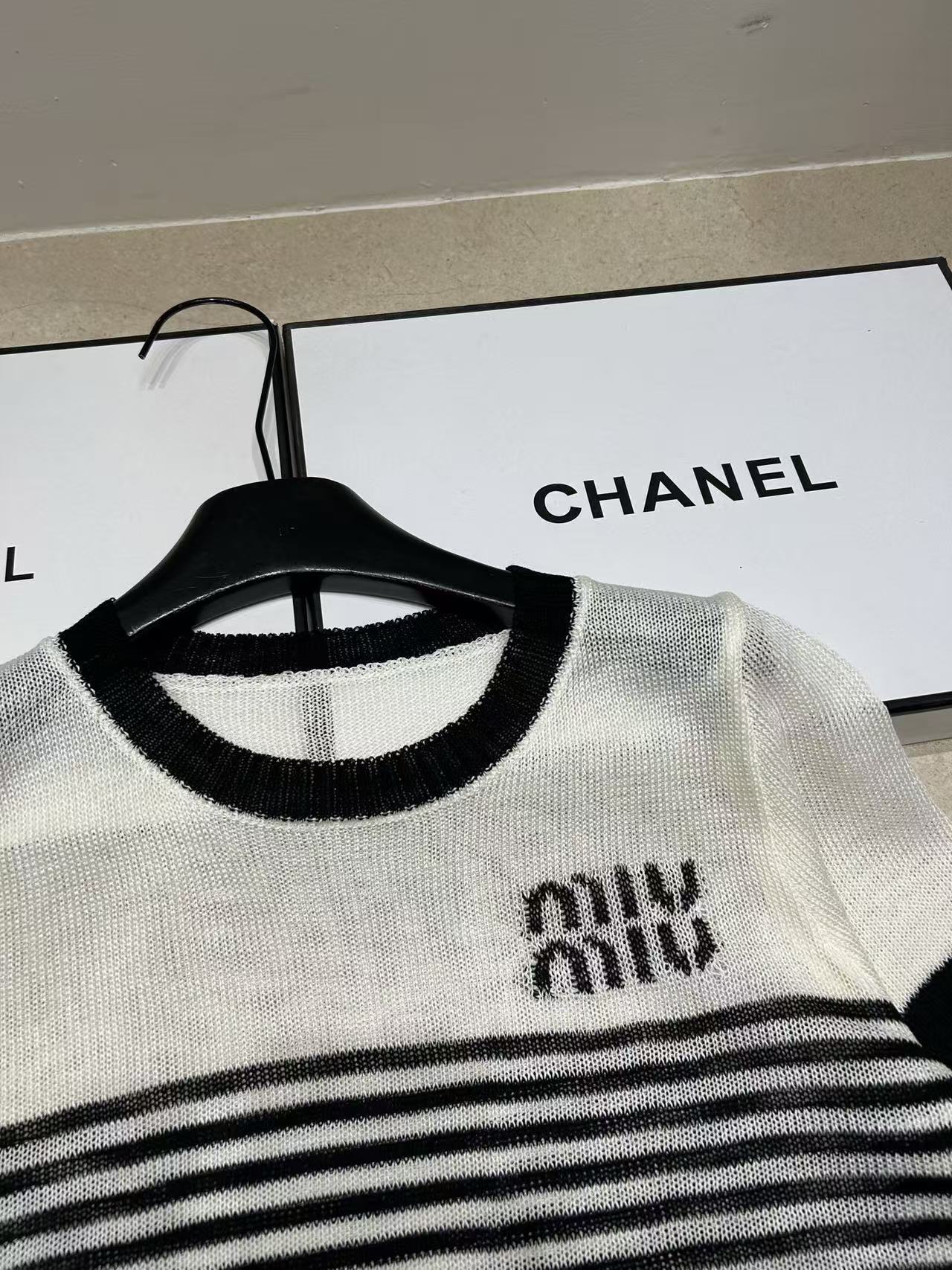 M1UM1U カラーブロック ストライプ セーター【50％割引+送料無料】