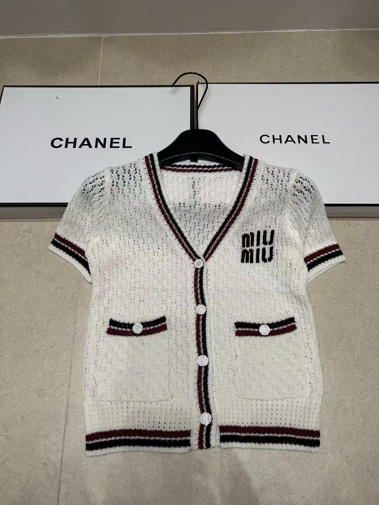 M1UM1U カラーブロック Vネック ウール カーディガン【50％割引+送料無料】