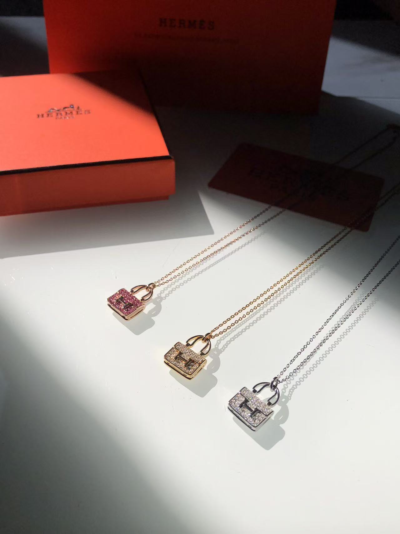 HERME5 ダイヤモンドをちりばめたバッグネックレス【50％割引+送料無料】