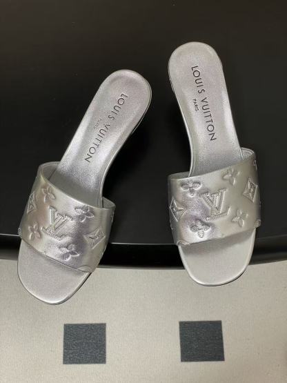 LVの高品質四つ葉のクローバーローヒールシューズ【50％割引+送料無料】