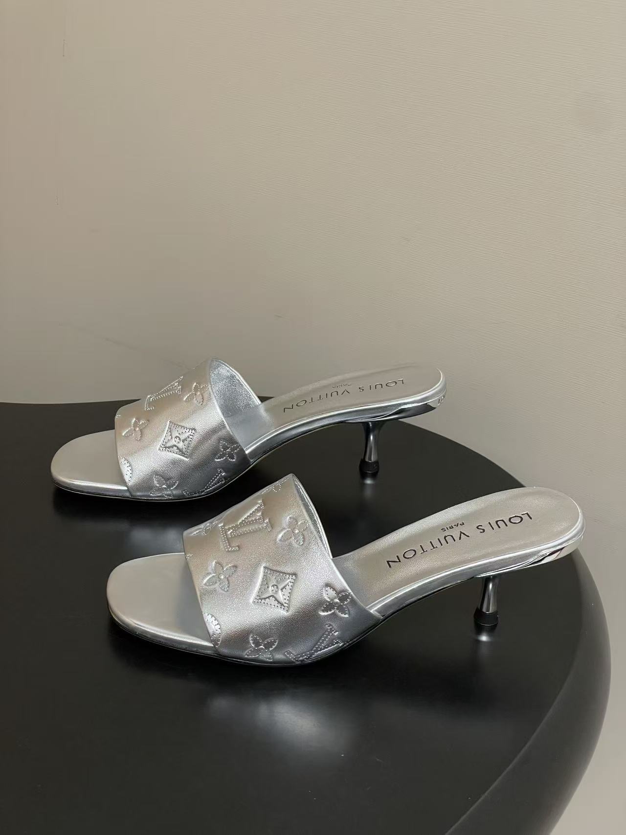 LVの高品質四つ葉のクローバーローヒールシューズ【50％割引+送料無料】