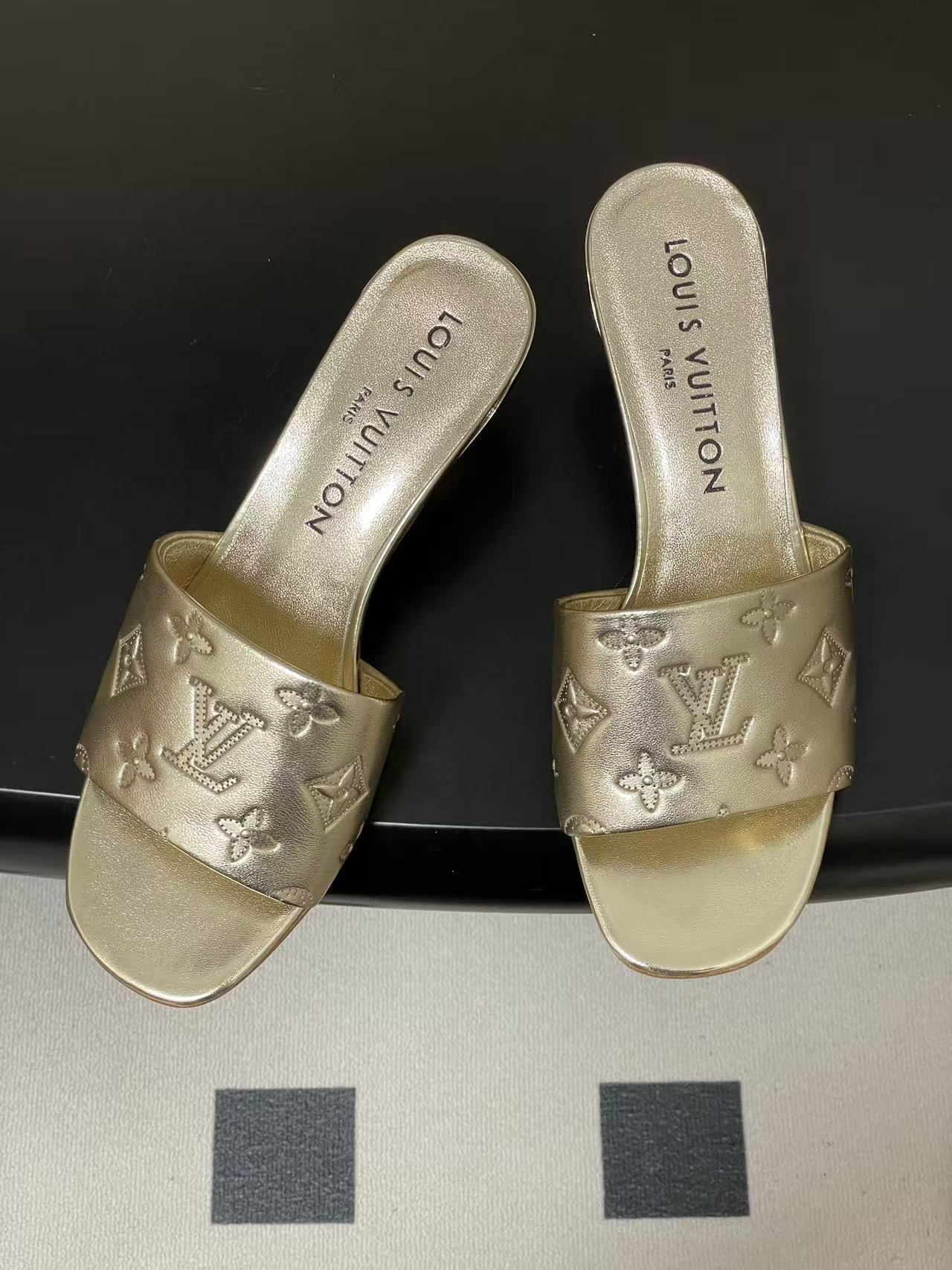 LVの高品質四つ葉のクローバーローヒールシューズ【50％割引+送料無料】