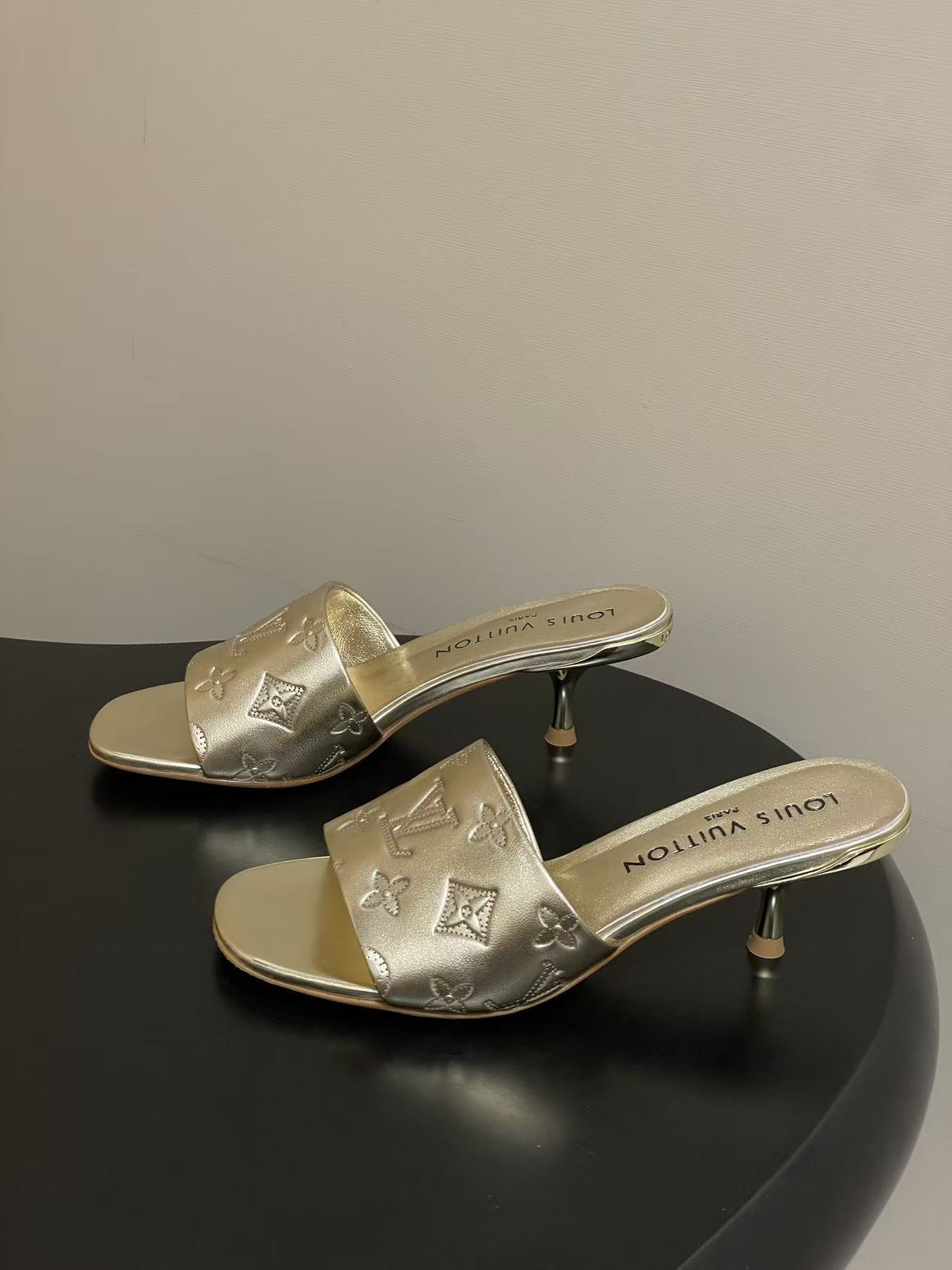 LVの高品質四つ葉のクローバーローヒールシューズ【50％割引+送料無料】