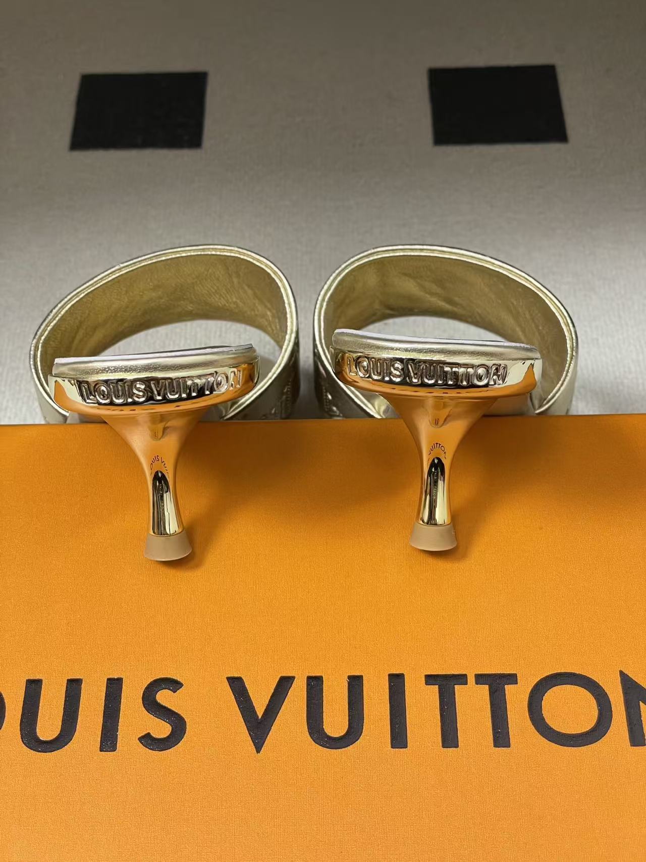 LVの高品質四つ葉のクローバーローヒールシューズ【50％割引+送料無料】