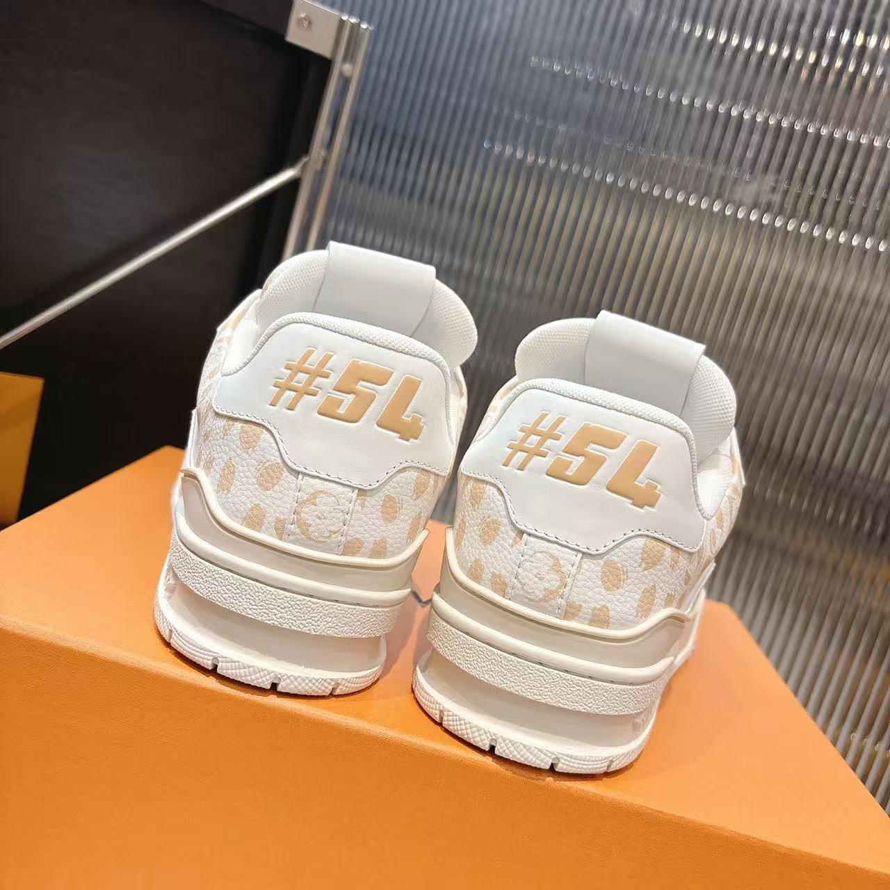 LVの高品質プリントカジュアルシューズ【50％割引+送料無料】