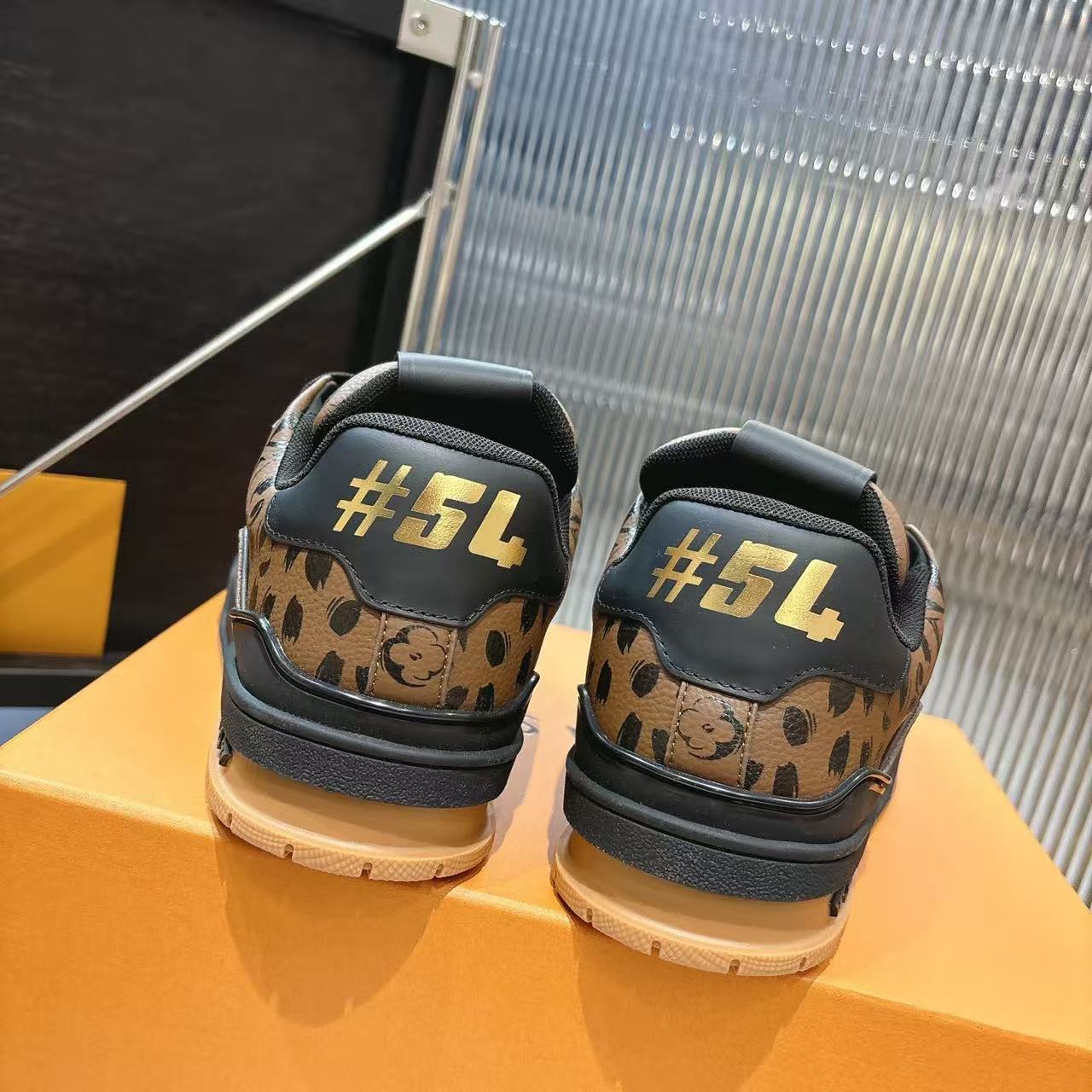 LVの高品質プリントカジュアルシューズ【50％割引+送料無料】