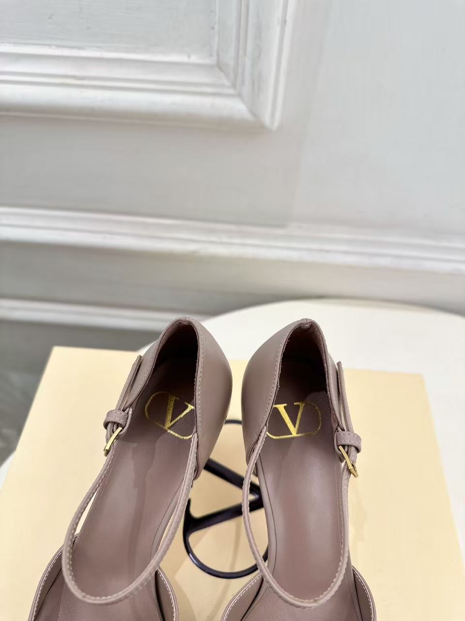 VALENT1NO 高品質ポインテッドトゥハイヒール【50％割引+送料無料】