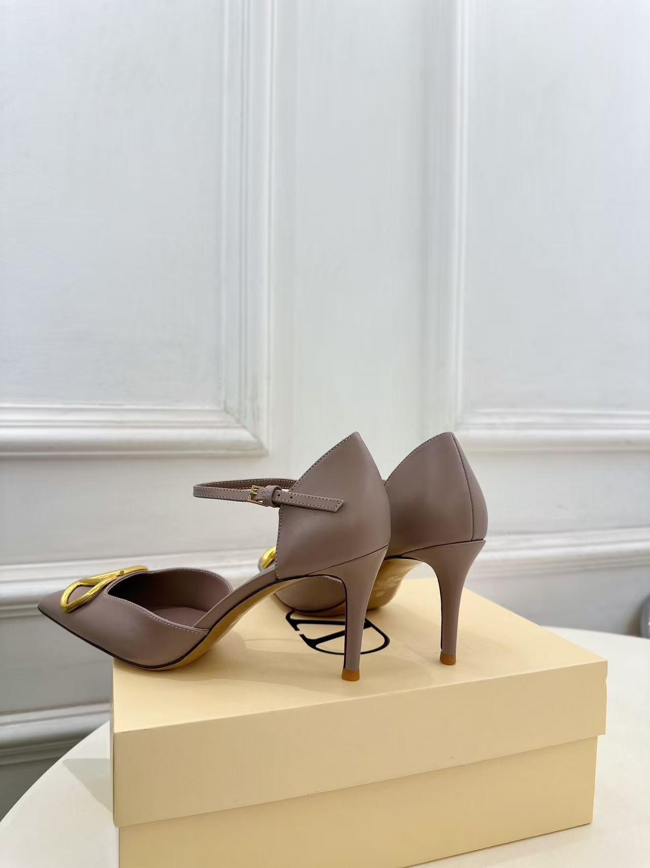 VALENT1NO 高品質ポインテッドトゥハイヒール【50％割引+送料無料】