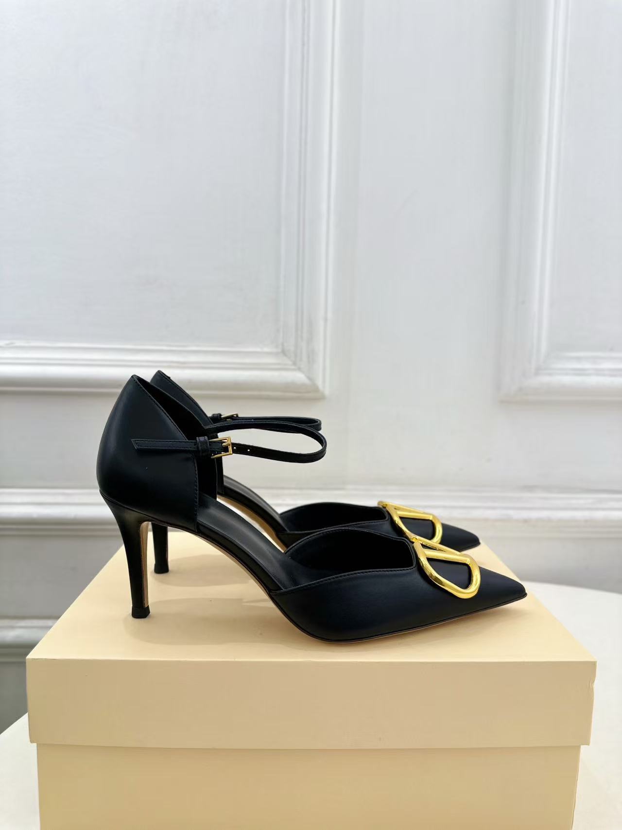 VALENT1NO 高品質ポインテッドトゥハイヒール【50％割引+送料無料】