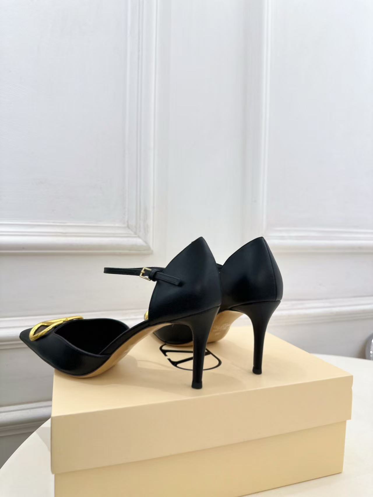 VALENT1NO 高品質ポインテッドトゥハイヒール【50％割引+送料無料】