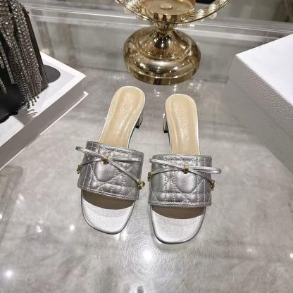 LVの高品質レースアップラムスキンローヒールシューズ【50％割引+送料無料】