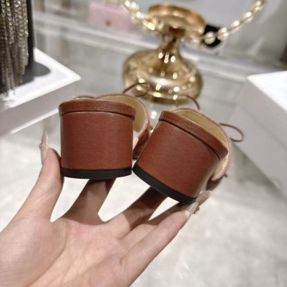 LVの高品質レースアップラムスキンローヒールシューズ【50％割引+送料無料】