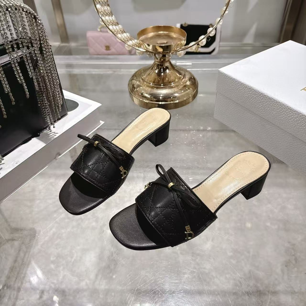 LVの高品質レースアップラムスキンローヒールシューズ【50％割引+送料無料】