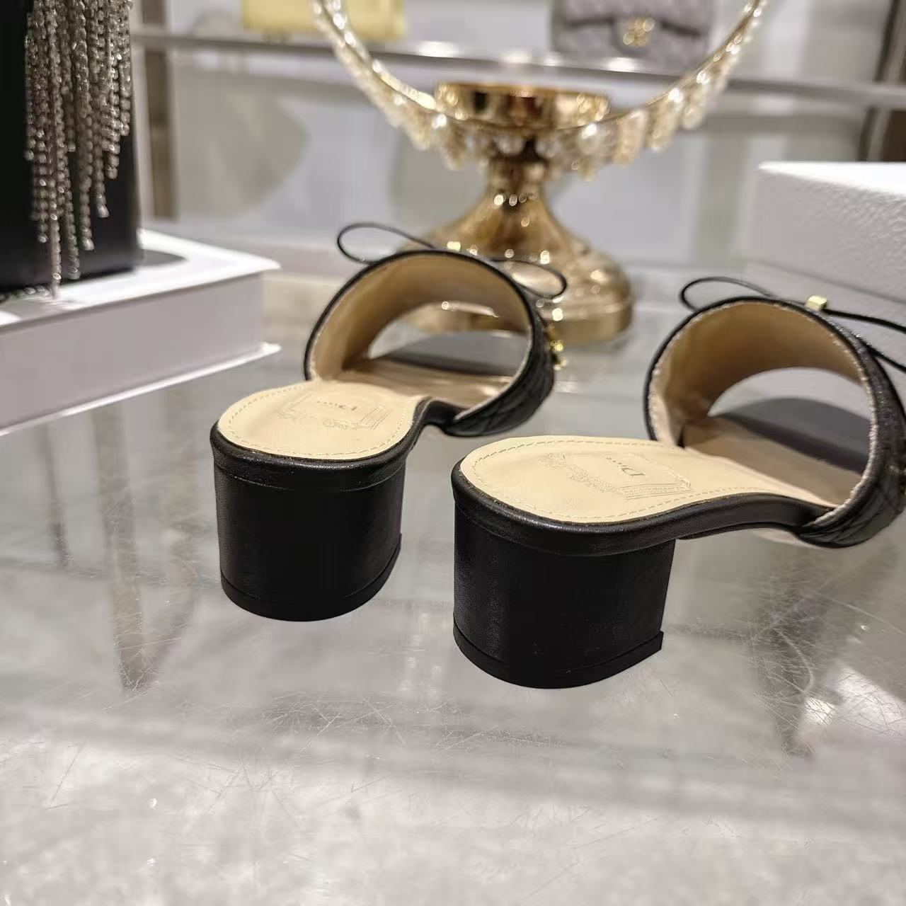 LVの高品質レースアップラムスキンローヒールシューズ【50％割引+送料無料】