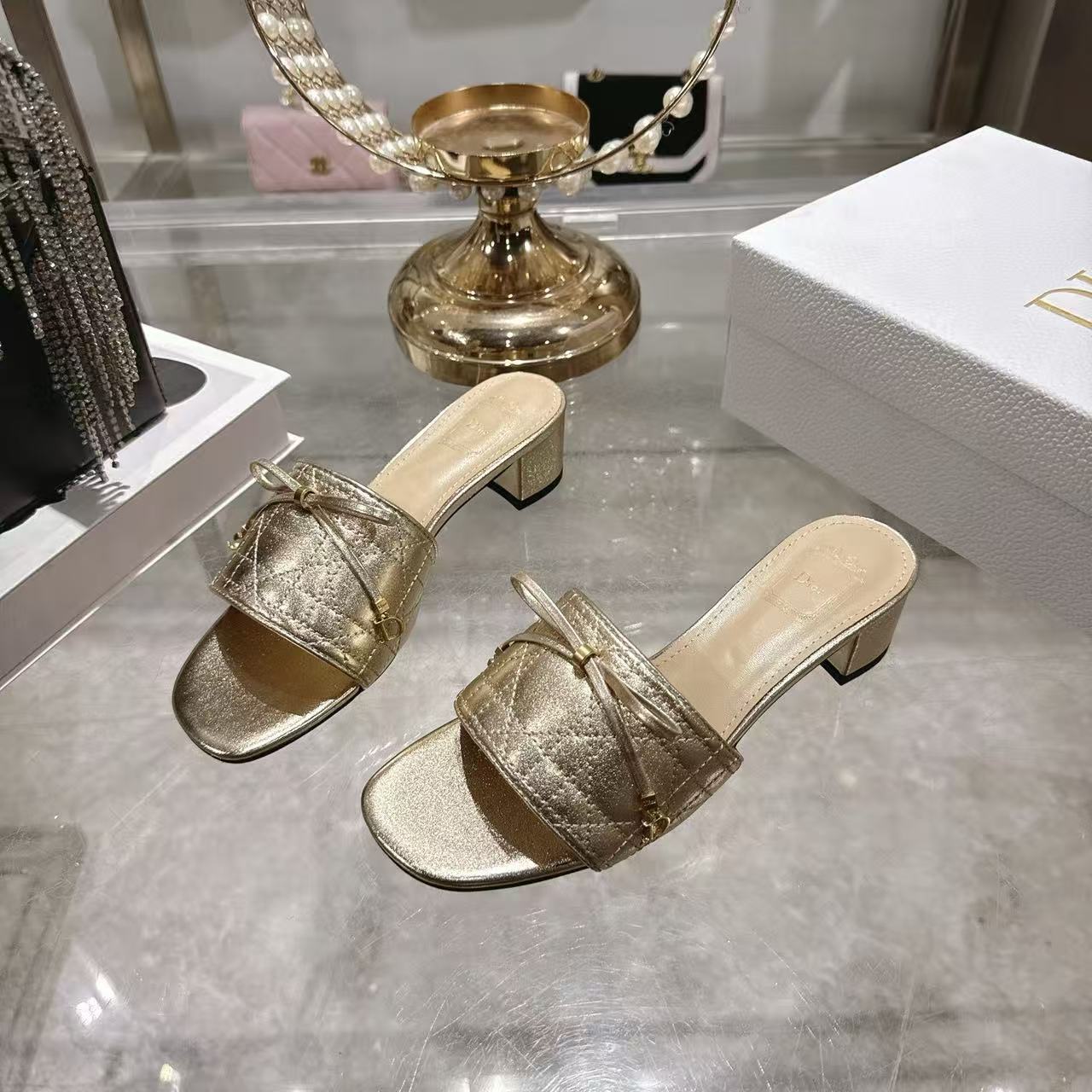 LVの高品質レースアップラムスキンローヒールシューズ【50％割引+送料無料】