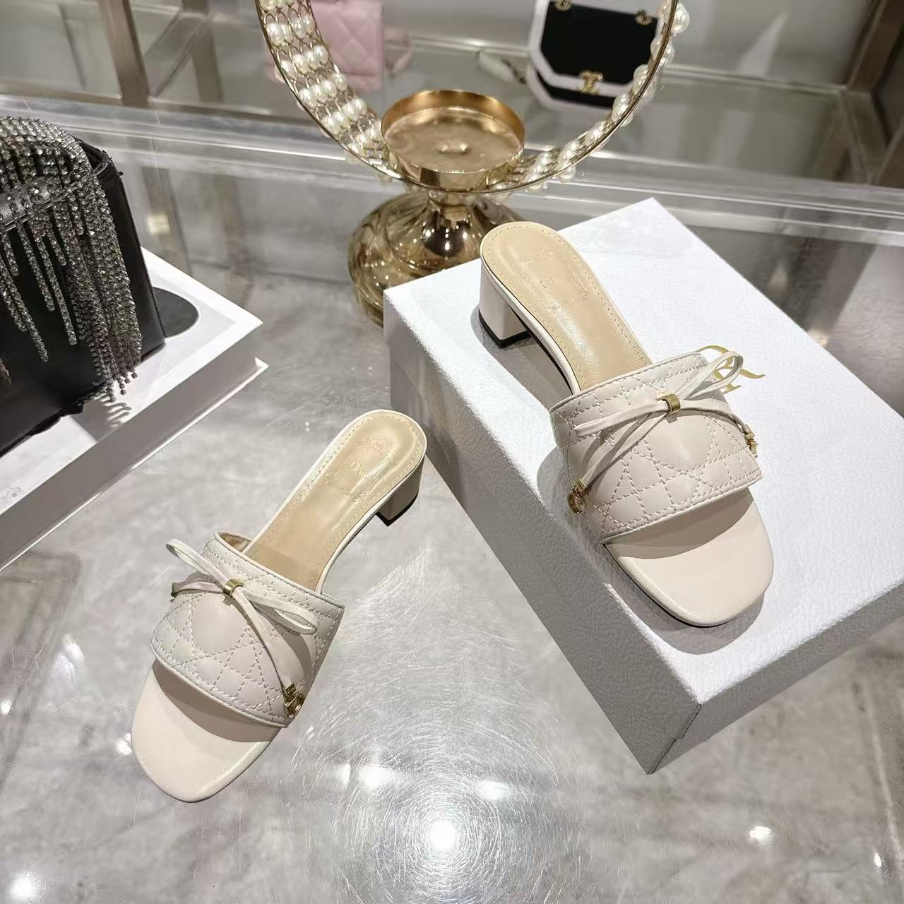 LVの高品質レースアップラムスキンローヒールシューズ【50％割引+送料無料】