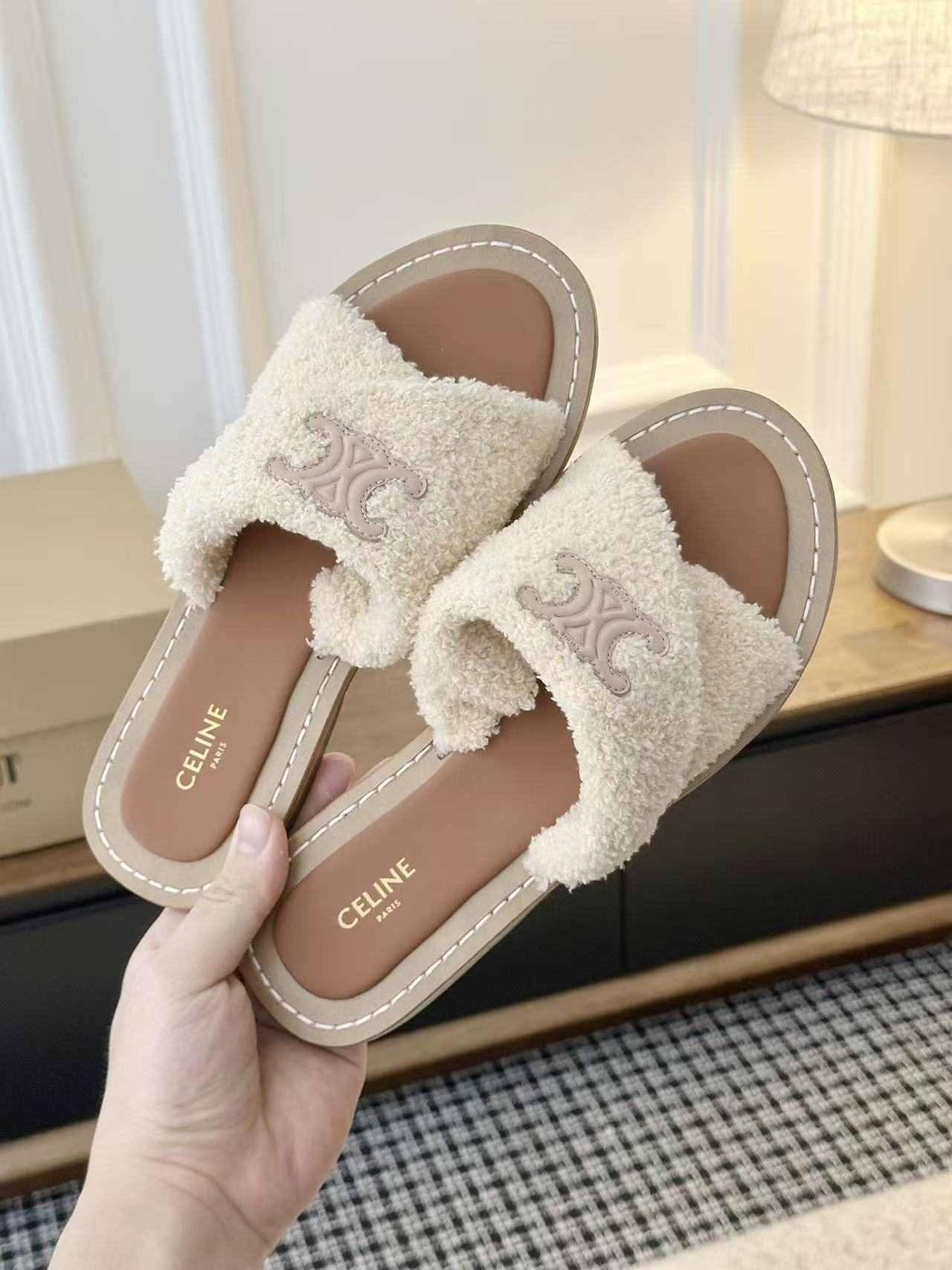CEL1NE 高品質凱旋門ウールスリッパ【50％割引+送料無料】