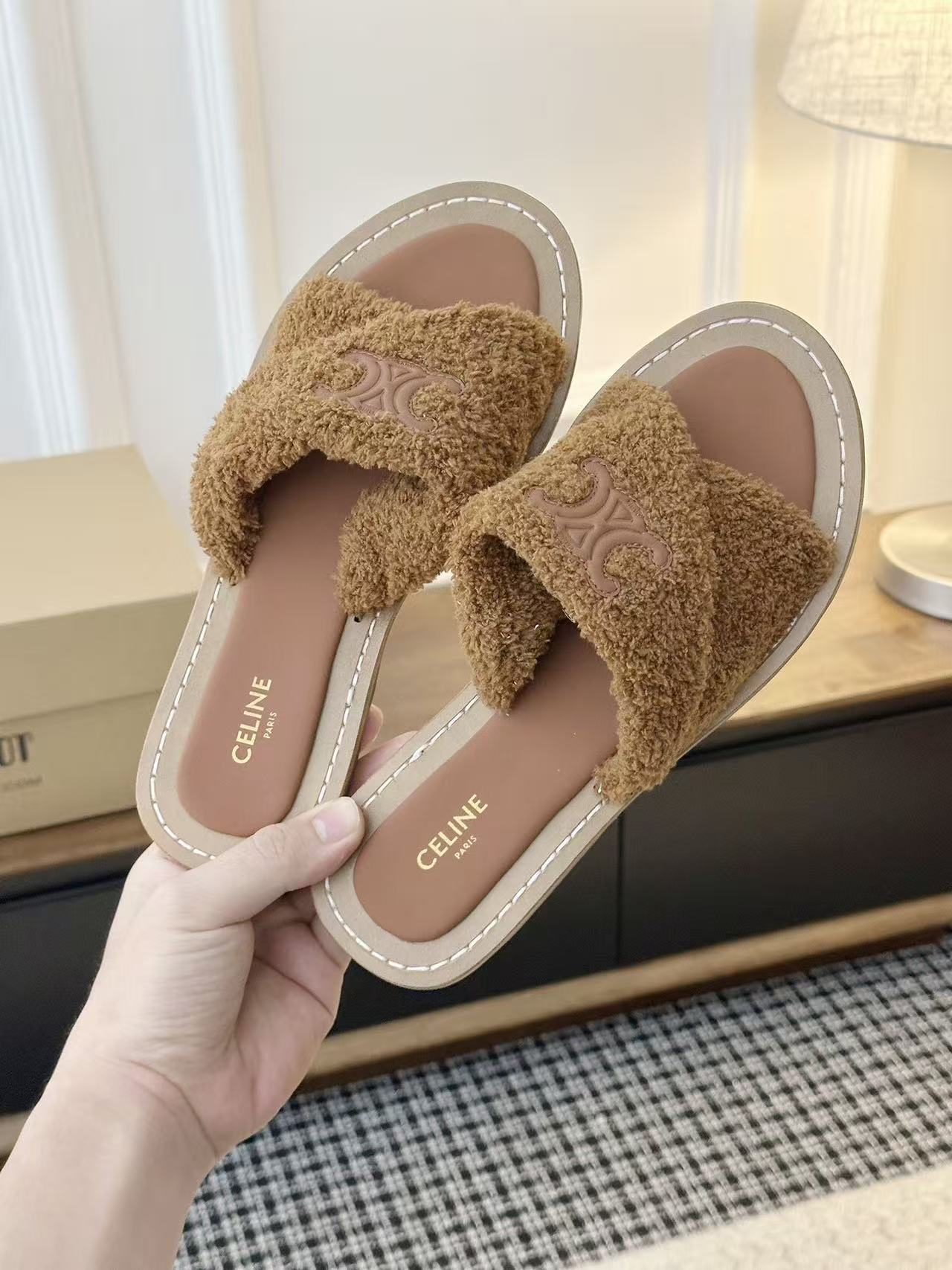 CEL1NE 高品質凱旋門ウールスリッパ【50％割引+送料無料】