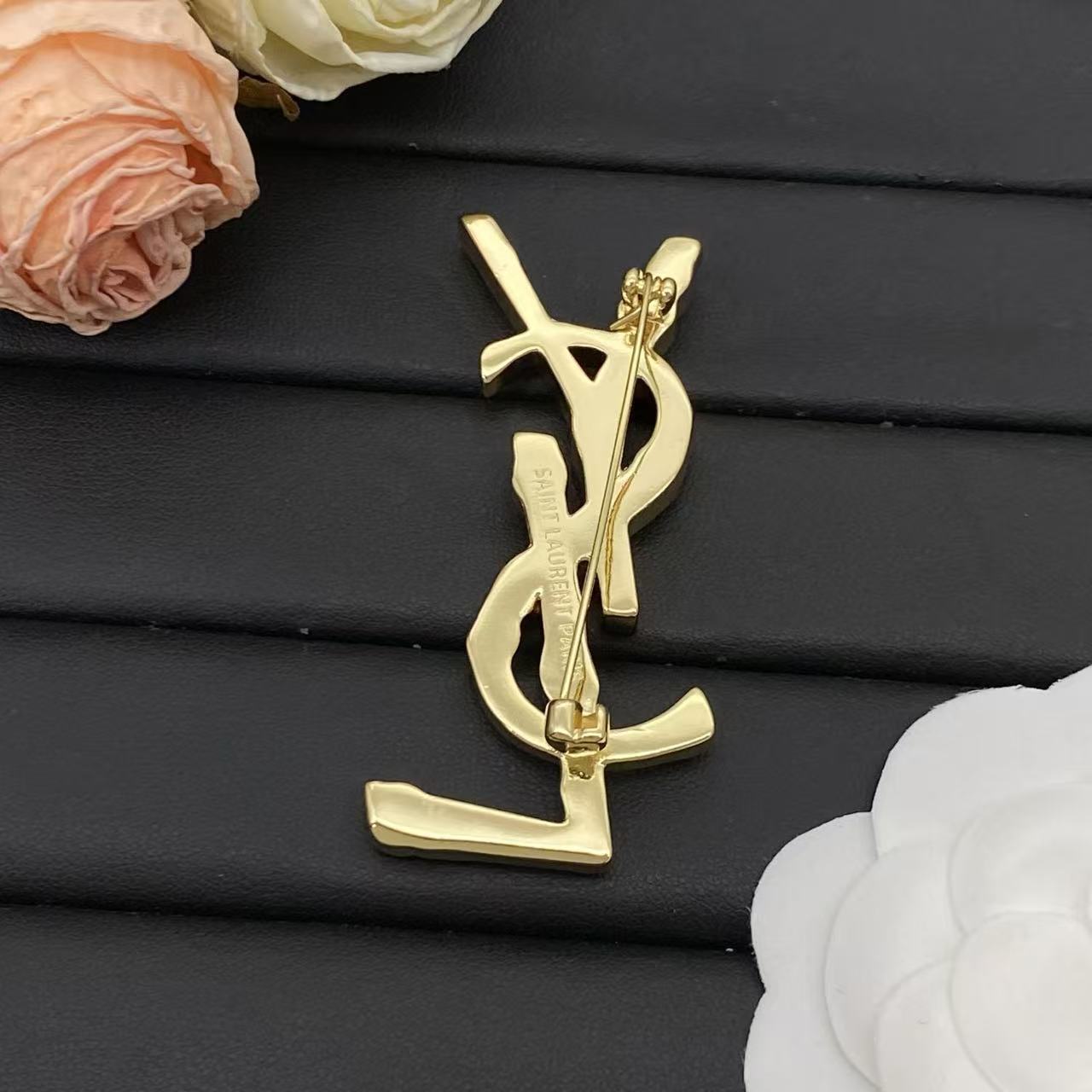 YSL ルビーブローチ【50％割引+送料無料】