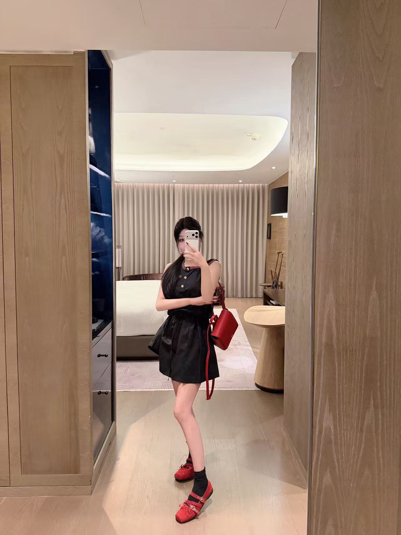 GUCC1 メタルボタン ノースリーブドレス【50％割引+送料無料】