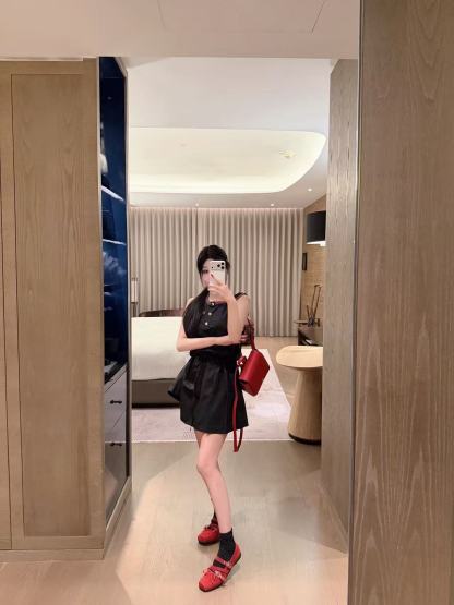 GUCC1 メタルボタン ノースリーブドレス【50％割引+送料無料】