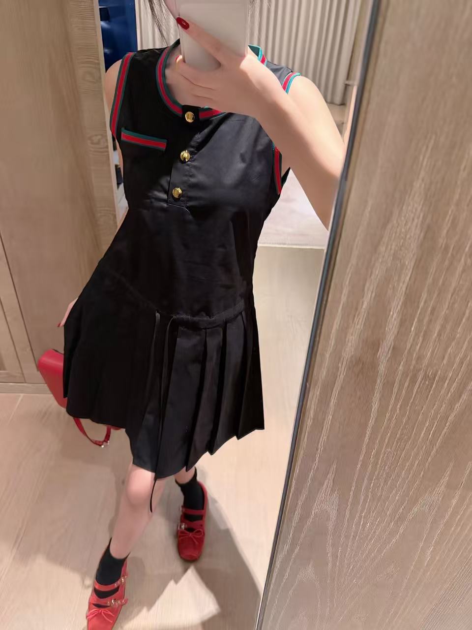 GUCC1 メタルボタン ノースリーブドレス【50％割引+送料無料】