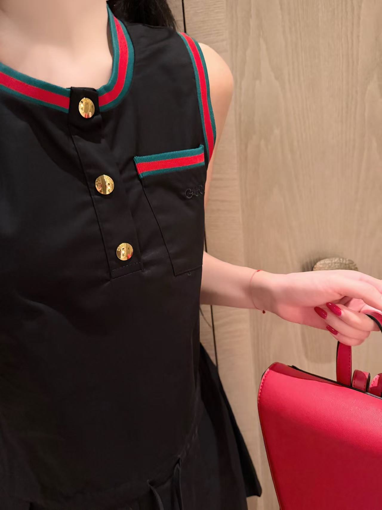 GUCC1 メタルボタン ノースリーブドレス【50％割引+送料無料】