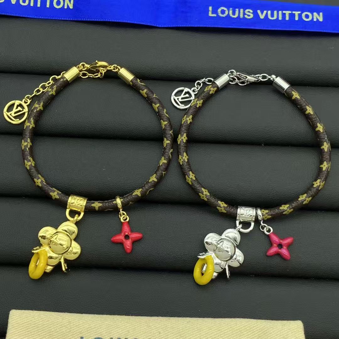 LV クローバー レザーブレスレット【50％割引+送料無料】