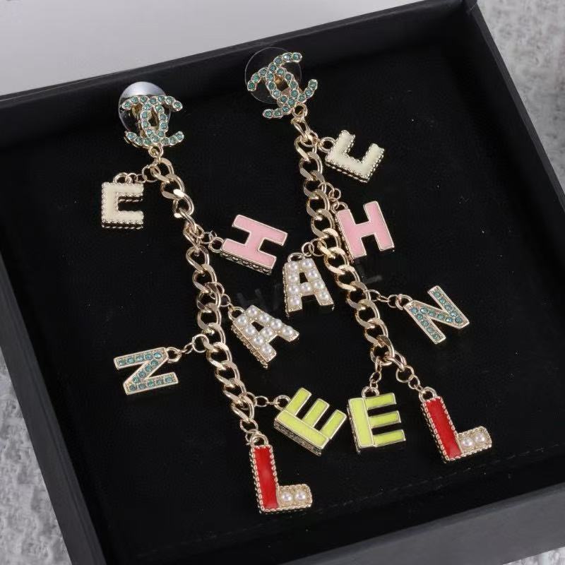 CHANE1 ダブルC カラフルレタースタッドピアス【50％割引+送料無料】