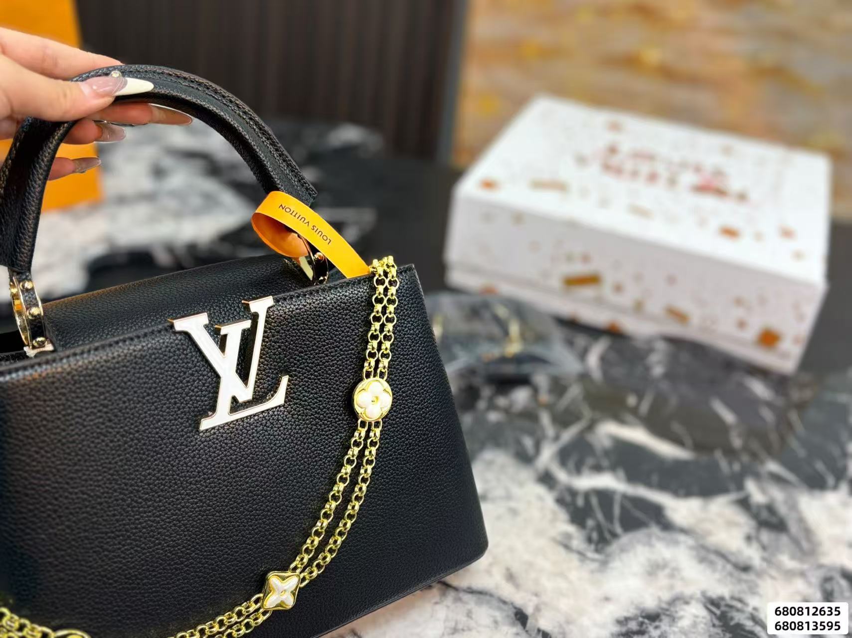 LV Capucinesハンドバッグ【50％割引+送料無料】