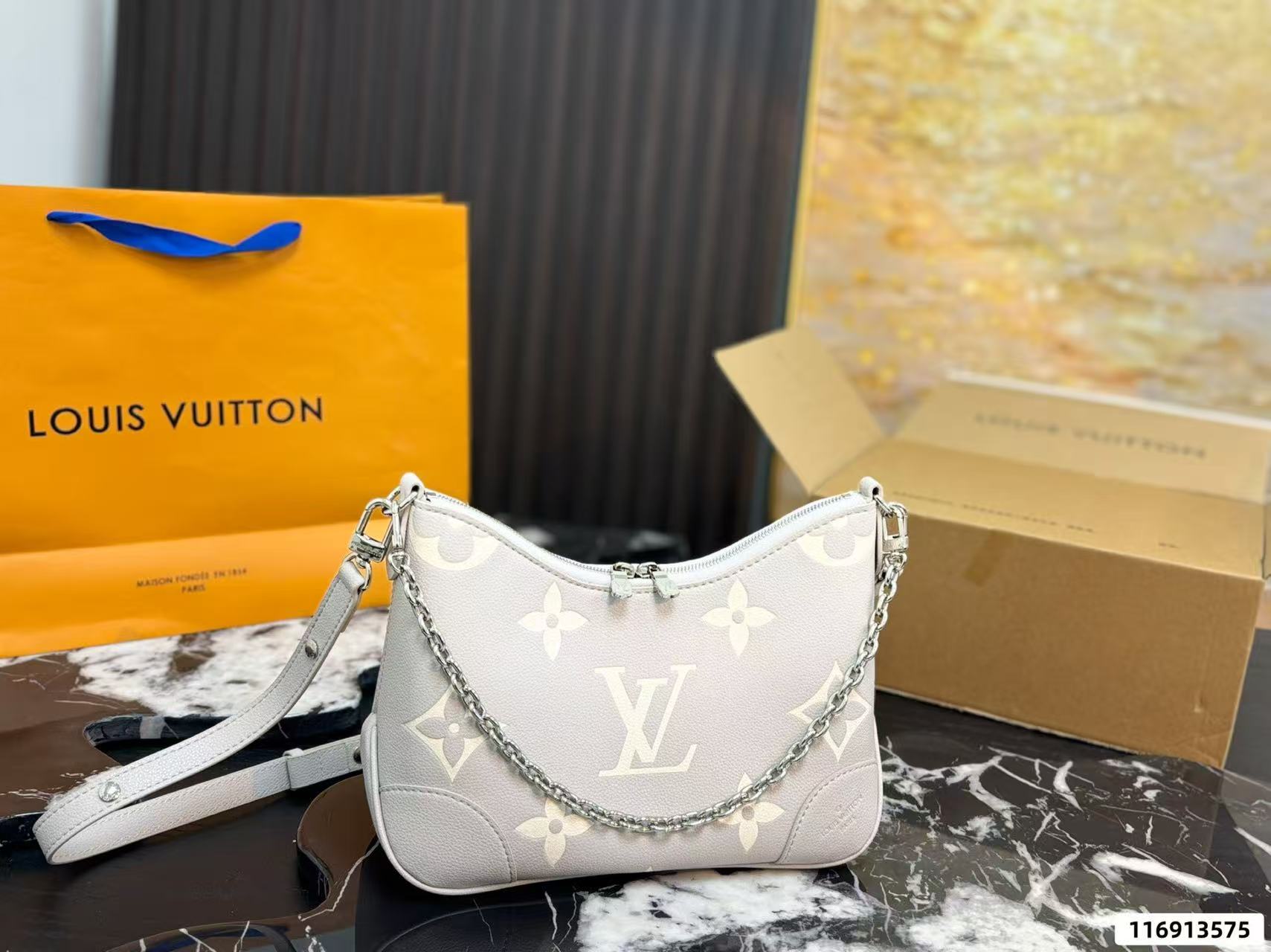 LV チェーン・クロワッサン・バッグ【50％割引+送料無料】