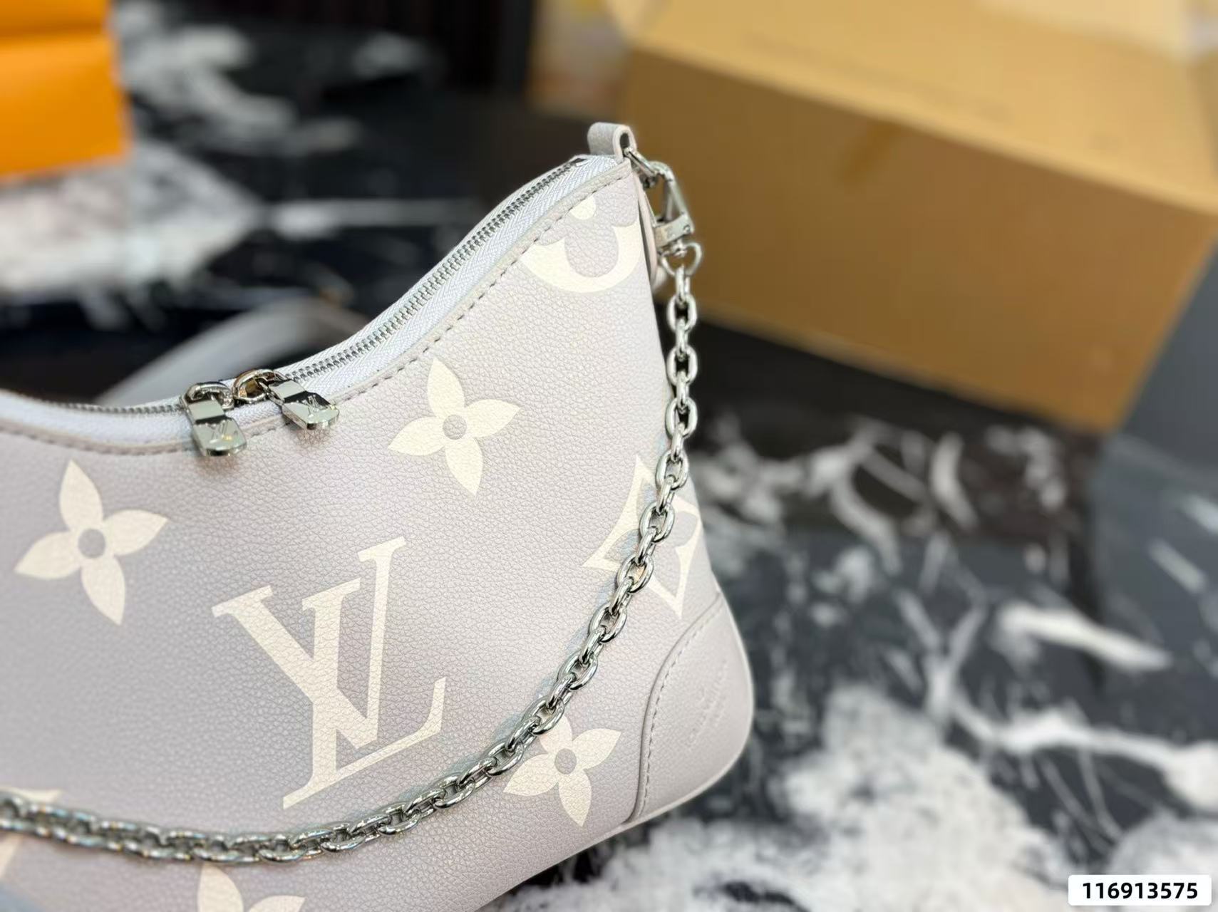 LV チェーン・クロワッサン・バッグ【50％割引+送料無料】