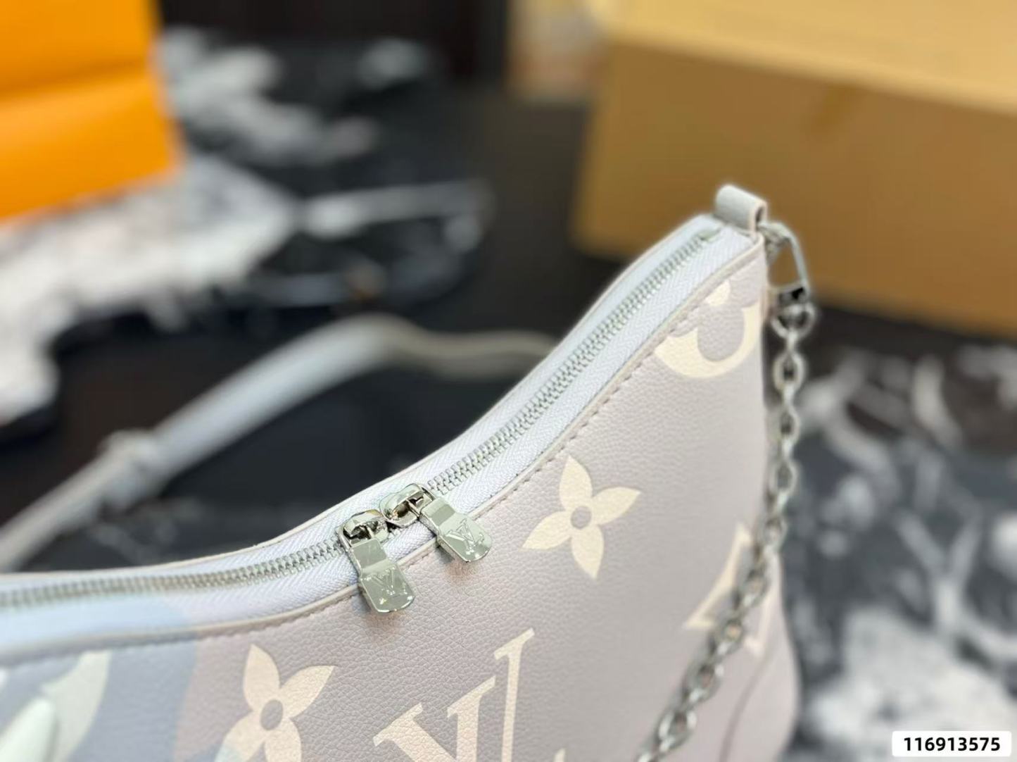 LV チェーン・クロワッサン・バッグ【50％割引+送料無料】