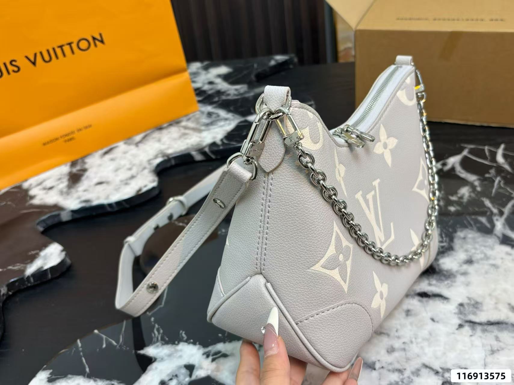 LV チェーン・クロワッサン・バッグ【50％割引+送料無料】