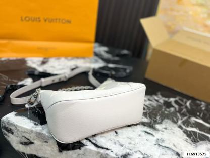 LV チェーン・クロワッサン・バッグ【50％割引+送料無料】