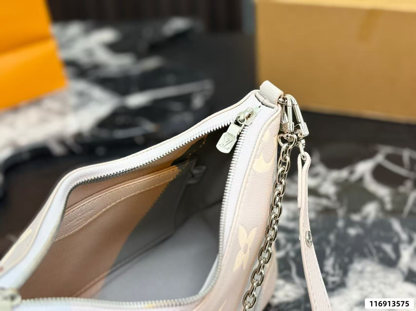 LV チェーン・クロワッサン・バッグ【50％割引+送料無料】