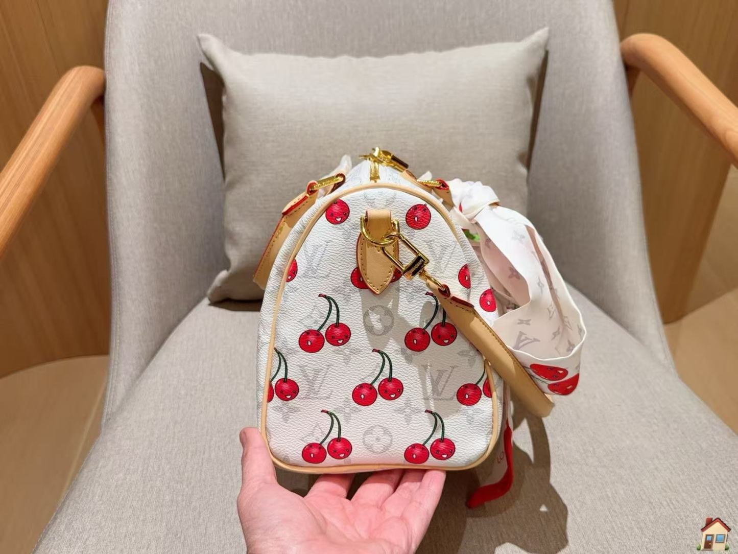 LV チェリー柄シルクスカーフ・ハンドバッグ【50％割引+送料無料】