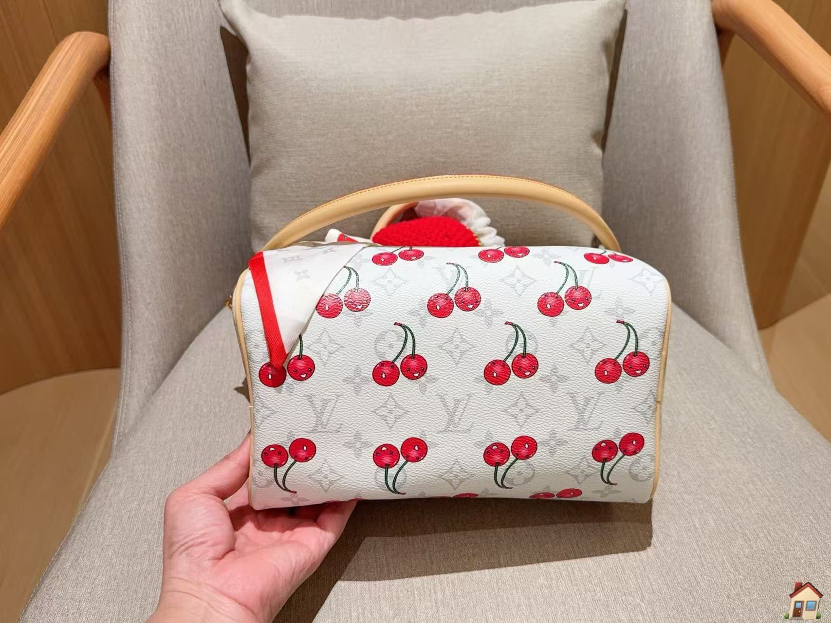LV チェリー柄シルクスカーフ・ハンドバッグ【50％割引+送料無料】