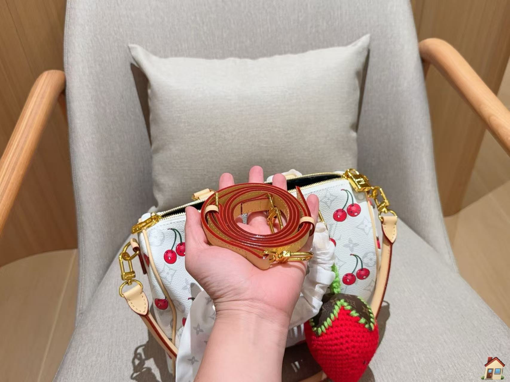 LV チェリー柄シルクスカーフ・ハンドバッグ【50％割引+送料無料】