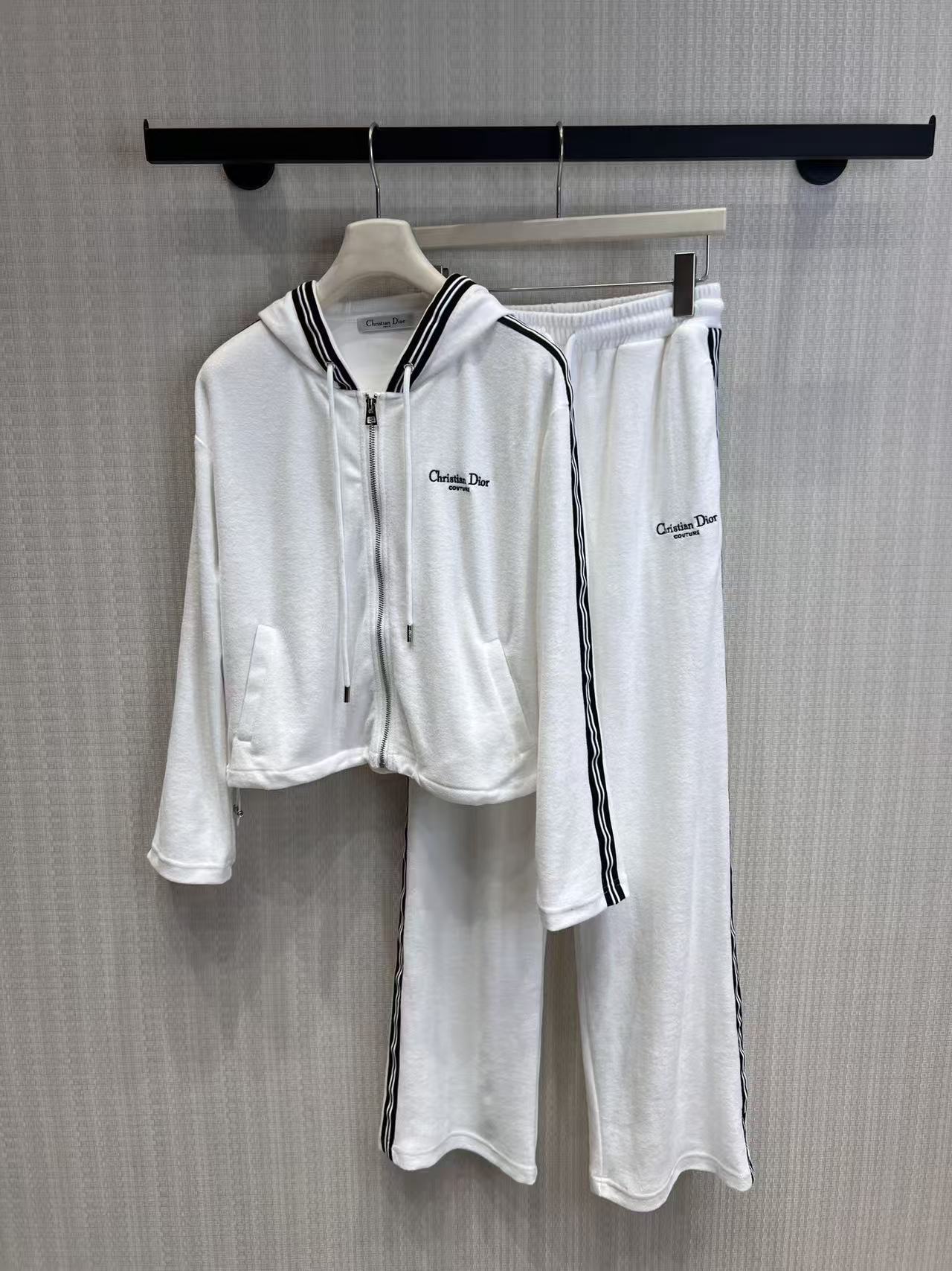 DI0R刺繍入りレタージャケット＋パンツのツーピースセット【50％割引+送料無料】